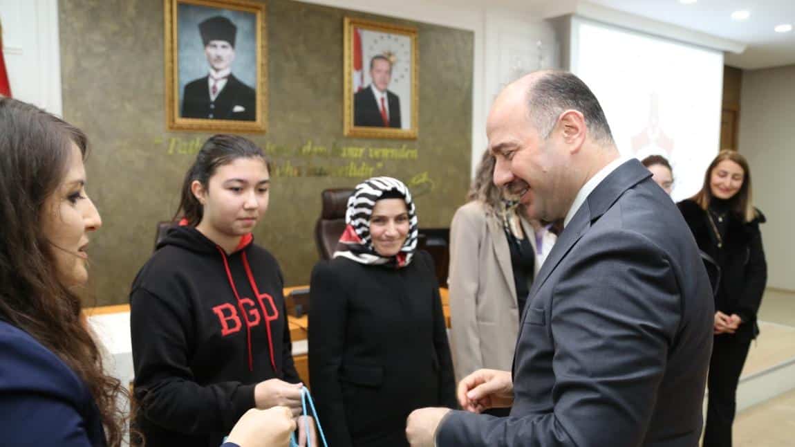 Giresun Valisi Mehmet Fatih SERDENGEÇTİ İl Birincisi Öğrencimizi Ödüllendirdi